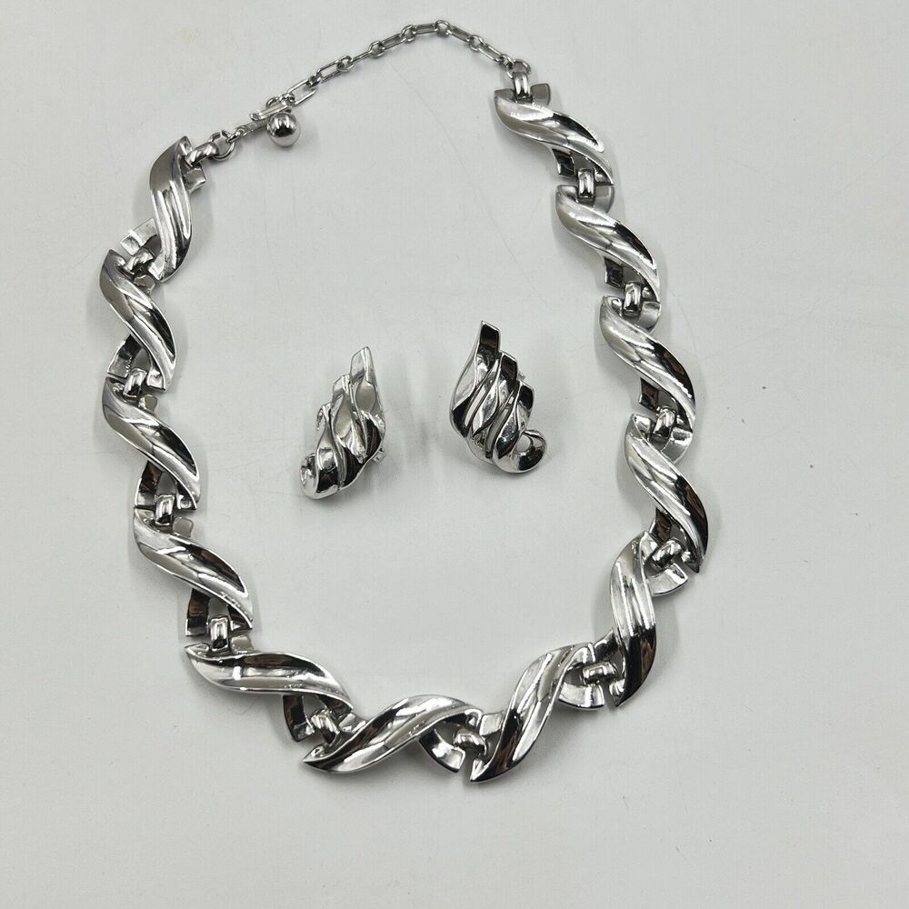 Trifari Silver Tone Ribbon Necklace & Clip On Earrings Demi Parure Set Vintage
